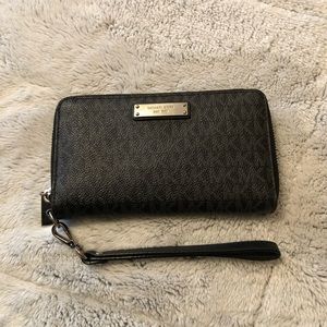 Michael Kors Wristlet Wallet